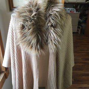 Faux fur shawl in excellent condition